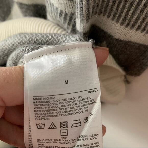 Banana Republic Wool Angora Blend Grey Cream Geometic Stripe Print Sweater M - Picture 4 of 4